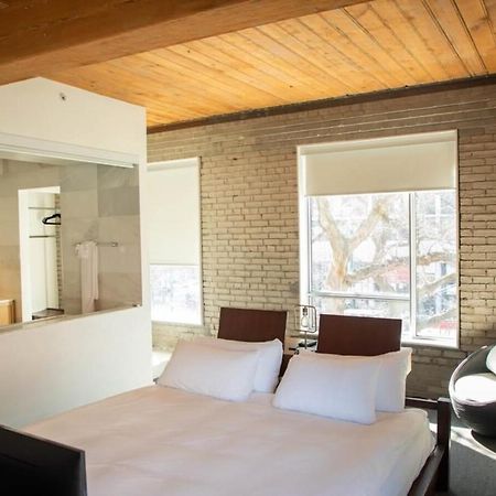 Hotel Ocho Toronto Exterior photo