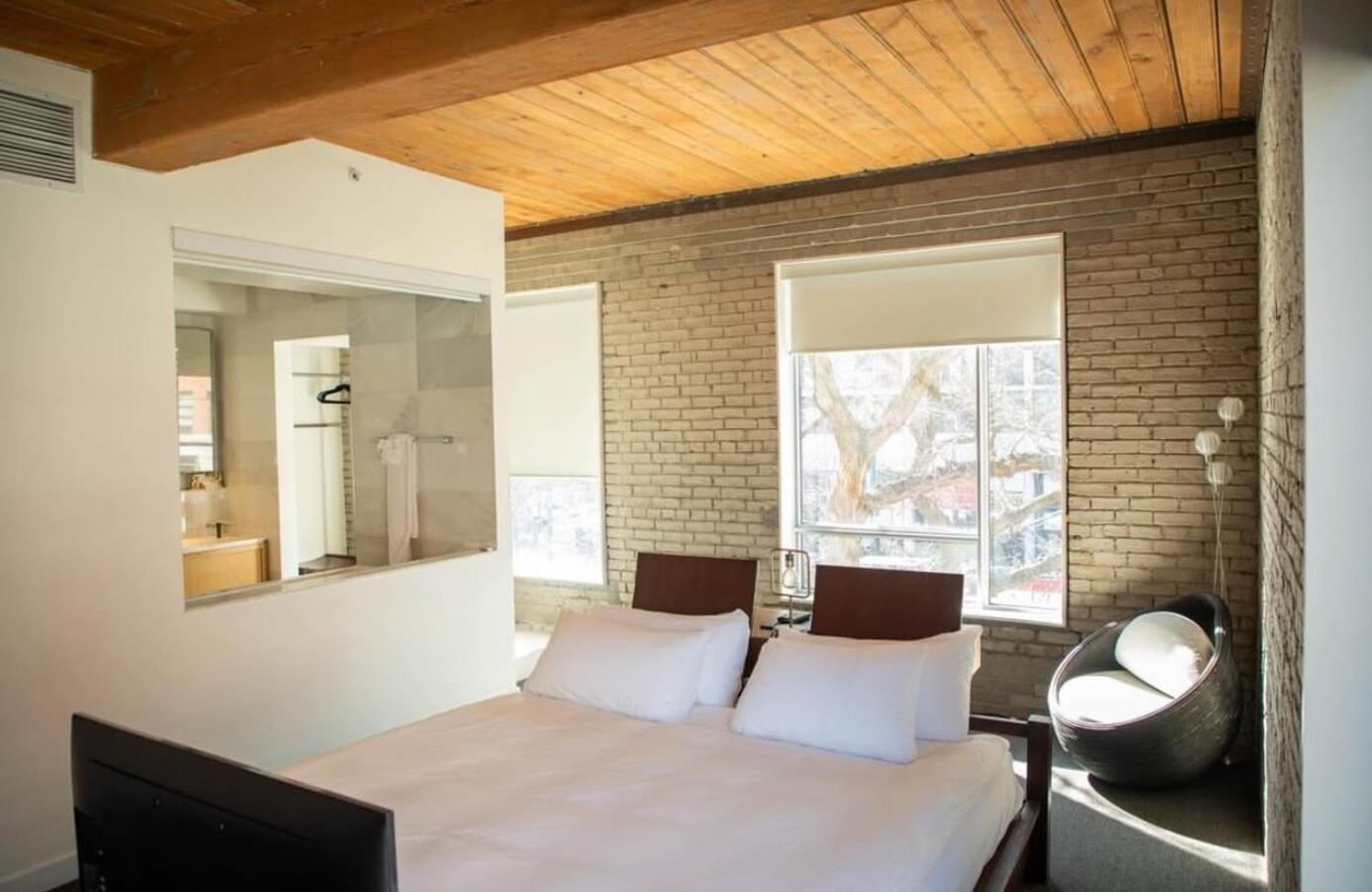 Hotel Ocho Toronto Exterior photo