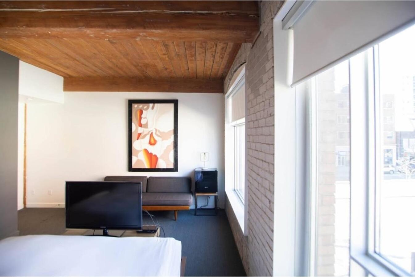 Hotel Ocho Toronto Exterior photo