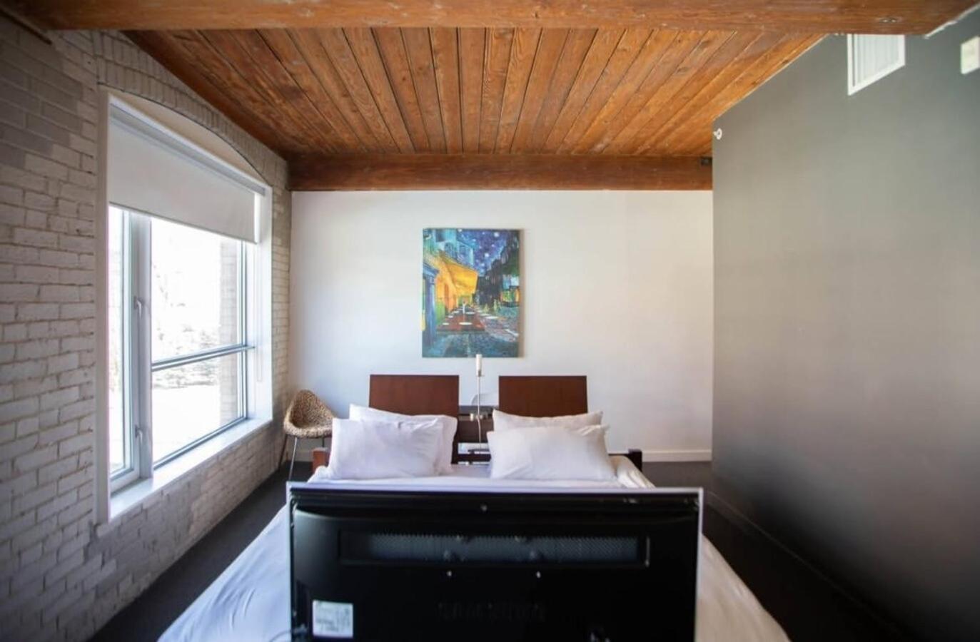 Hotel Ocho Toronto Exterior photo