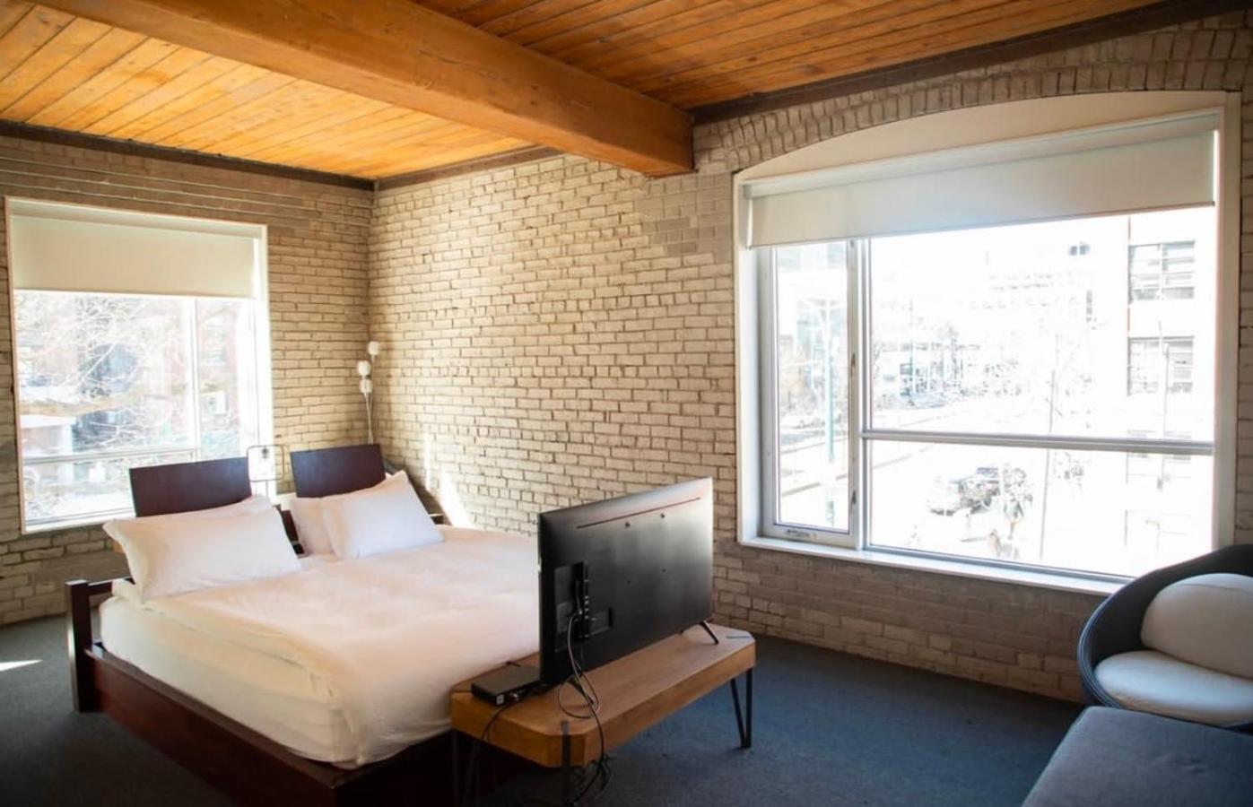 Hotel Ocho Toronto Exterior photo